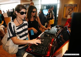 ez a szemcsi:P megszokott n�la:))