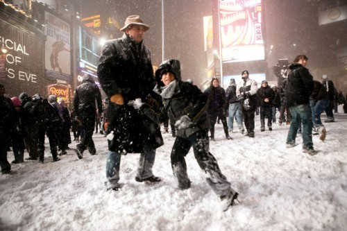 [The-Great-Snowball-Fight-In-Times-Square-002.jpg]