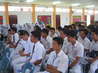 laporan aktiviti di Kg. Gadong dan Smk Gadong | ams.com