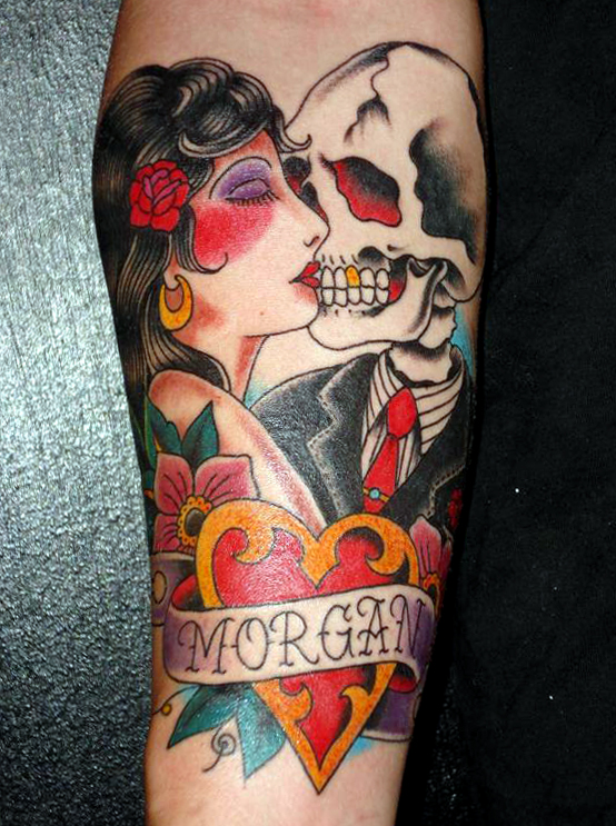 Imagen tattoo con calaveras para pelvis trash polka