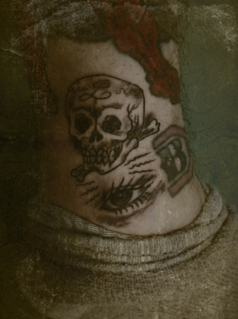 Fotos mujeres con tatuajes en la cadera de calaveras neotradicional