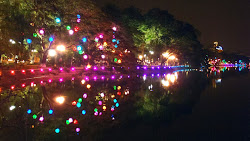 Des lanternes chinoises tout autour du lac