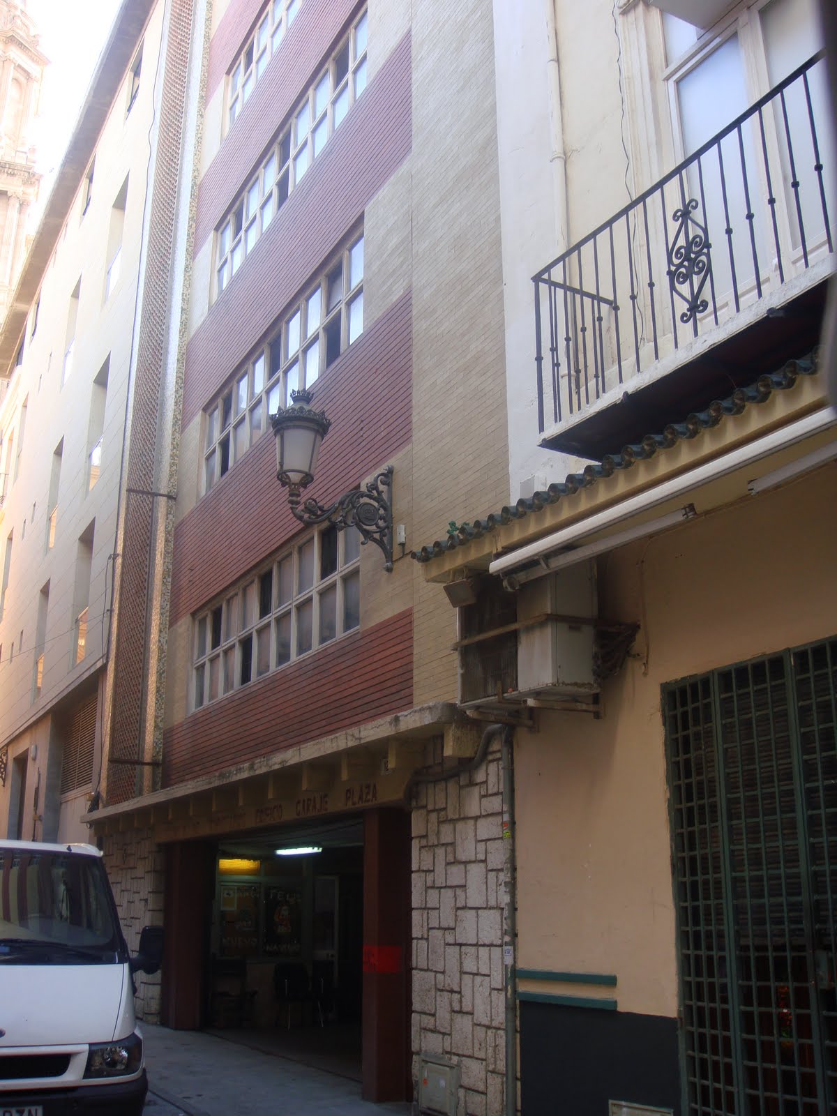 GARAJES PARA GUARDAR EL VEHICULO ( PRIMERA PARTE ) | HISTORIA DEL