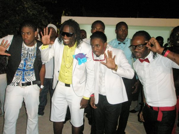 [dingling+n+flunkies.jpg]