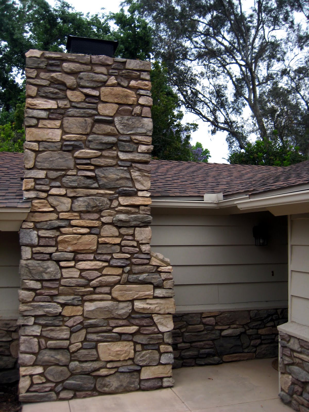 Mizisin Contracting Services: Stone Veneer Chimney