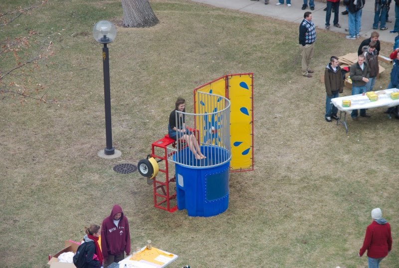 Reid’s Interwebsblogg: Dunk Tank