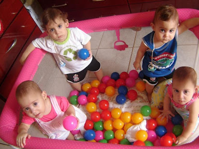 0269-DSC03935-quarteto-no-cercado-com-bolinhas-coloridas-em-sexta-feira-08-de-janeiro-de-2010-as-15h06.JPG