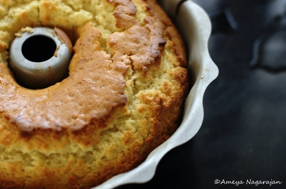 Kitteh Cooks Best. Yellow. Cake. Ever.