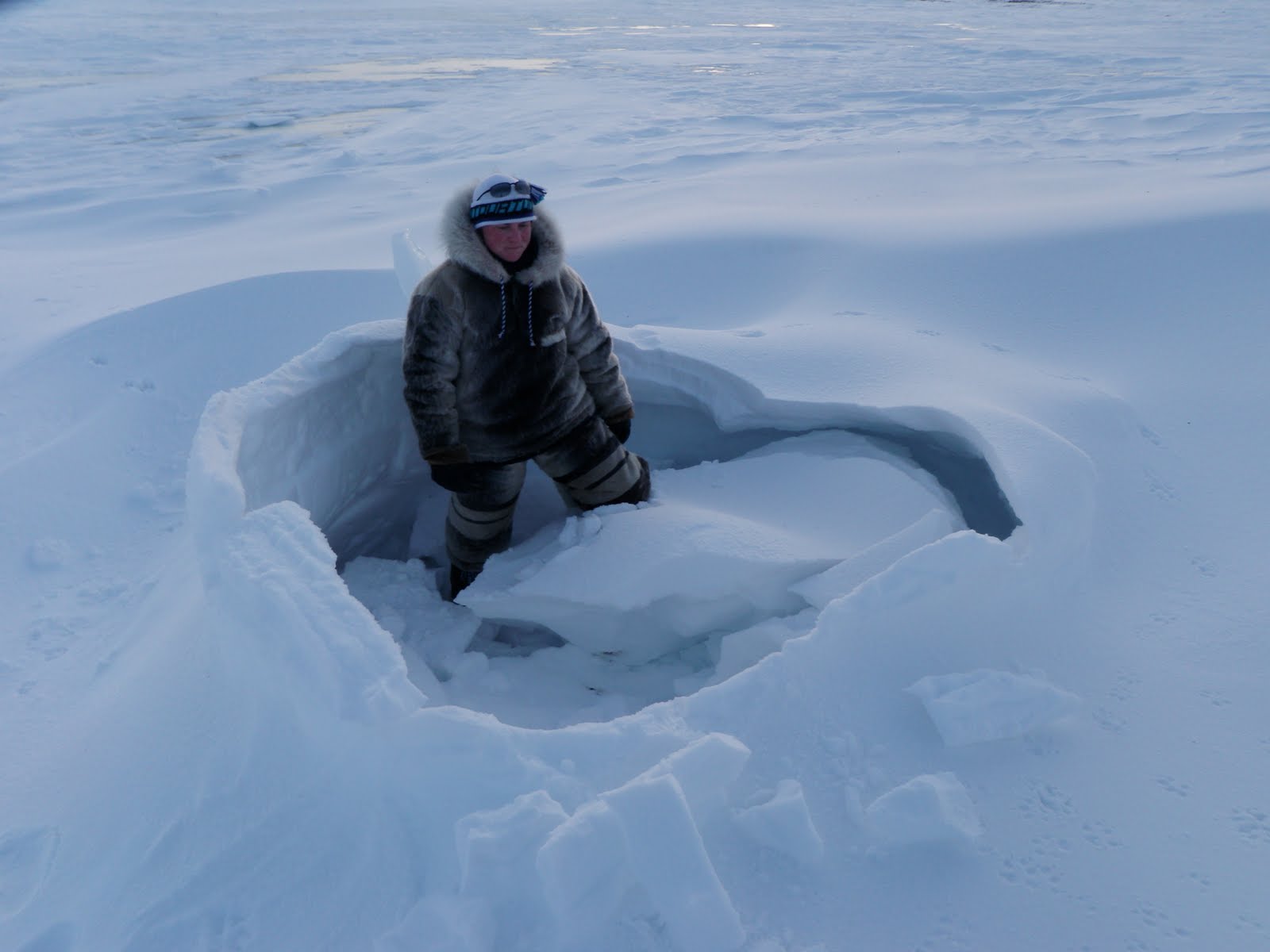 igloo+has+melted+in+april.JPG