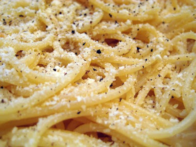 http://3.bp.blogspot.com/_jCxlRkj9HaI/SgtB_WxEX_I/AAAAAAAABm8/JRs_4C5PWIg/s400/spaghetti+cacio+e+pepe.jpg