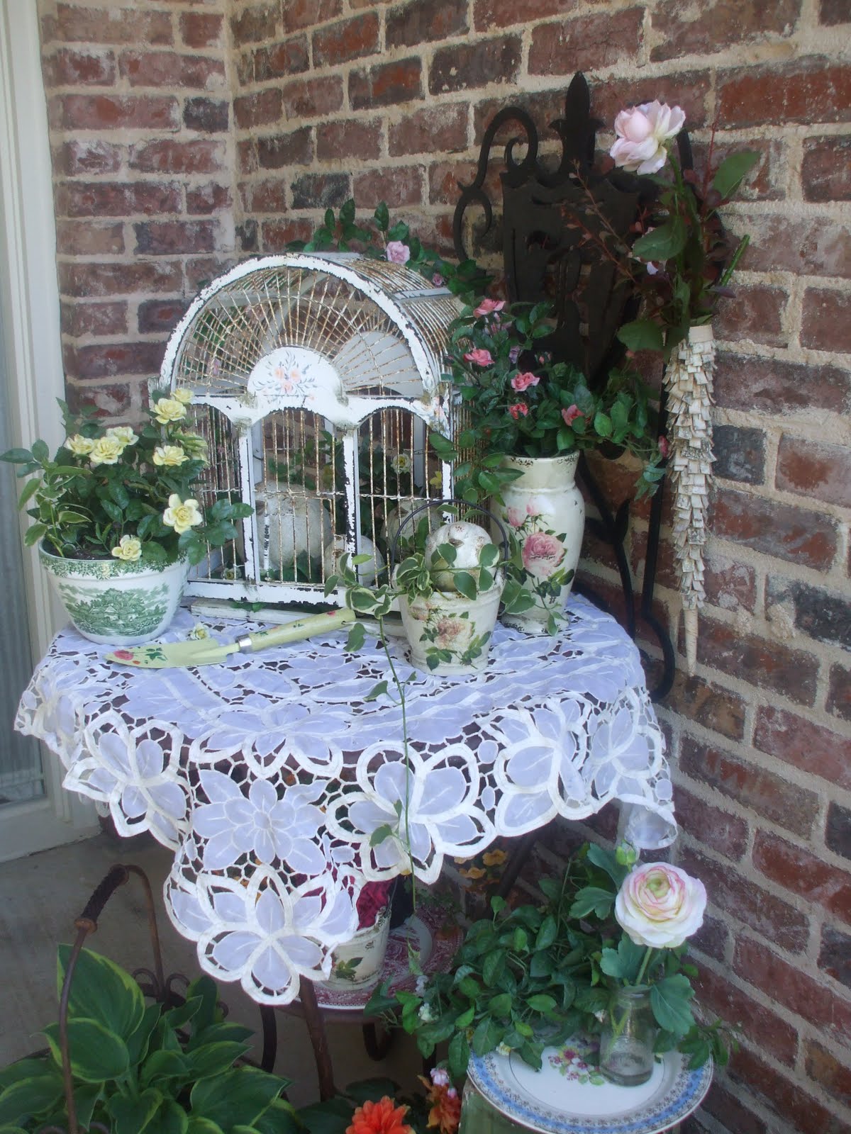 Winner & Cottage Patio Table