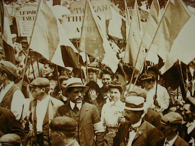 http://3.bp.blogspot.com/_jLqFJFOf9kk/RoACstuWv8I/AAAAAAAAAvs/ipMJV9QNNxc/s400/manif.jpg