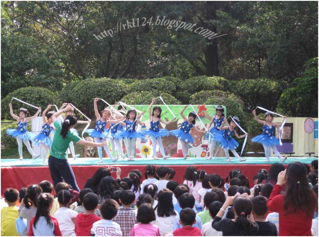 [Kindergarten-0904-dance.JPG]