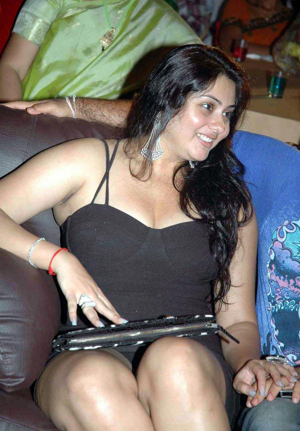 Namitha+%40+Simha+50+Days+Function4.jpg