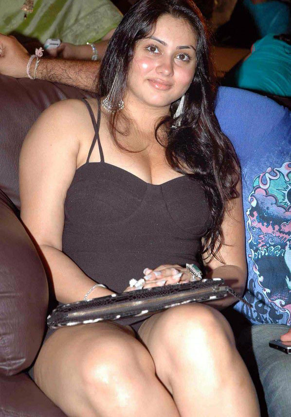 Namitha+%40+Simha+50+Days+Function2.jpg