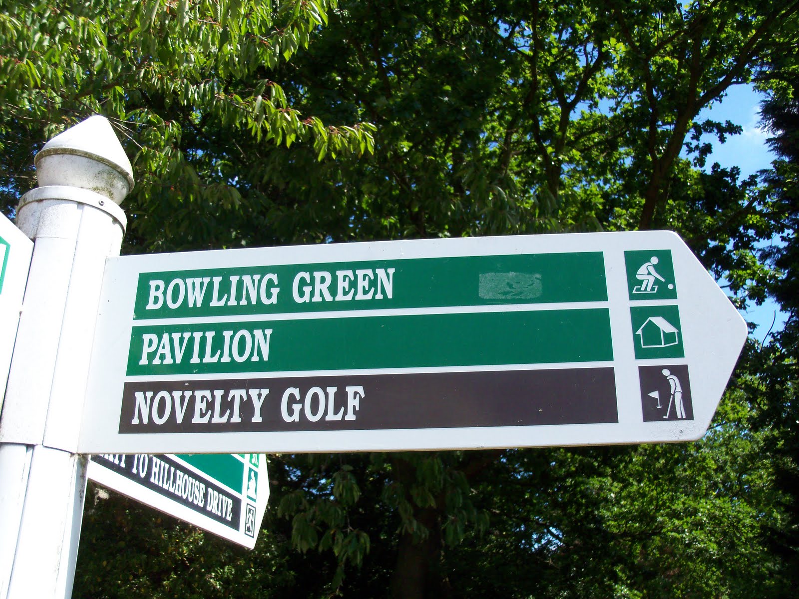 The Ham and Egger Files Novelty Golf in Billericay (Lake Meadows Park