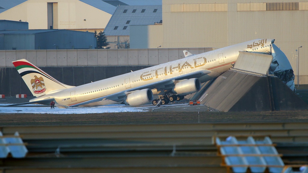 Etihad Airbus A340600 Crashed Wallpaper 770