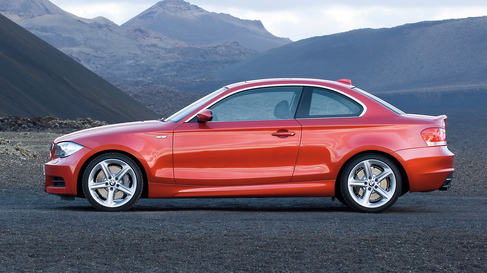 BMW 1 Series E87 Razor Side Skirts