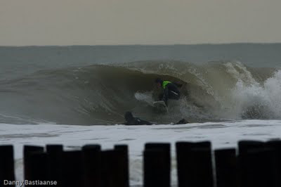 Epic surf op 30 November 2009 Nederland 2