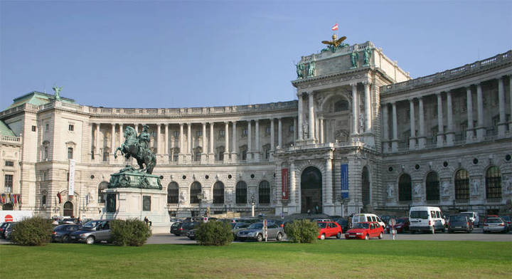 [Wien_Hofburg_Neue_Burg_Heldenplatz.jpg]
