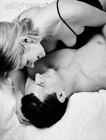 [casal%20alegre%20na%20cama.jpg]