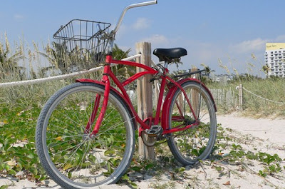 Image of red bicycle in Miami