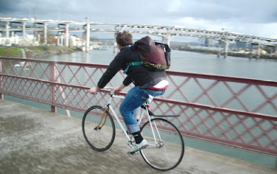 Image of bicyclist on the Hawthorne Bridge in Portland, Oregon