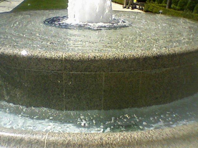 [Fountain-BethesdaMD_16April2008.JPG]