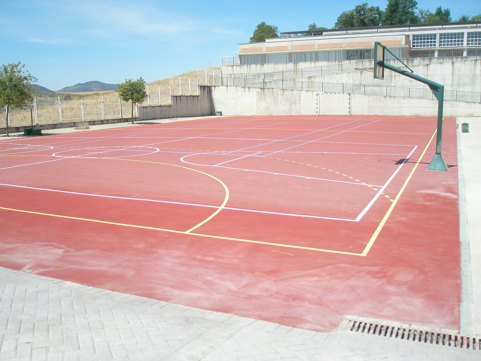 Club Deportivo 30 Grados: Remodelada la pista polideportiva del Colegio