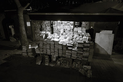 étalage de bouquiniste, Ortakoy, Istanbul, Turquie, bookstall, Ortakoy, Turkey, photo © dominique houcmant