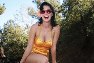 katy perry wearing gold top