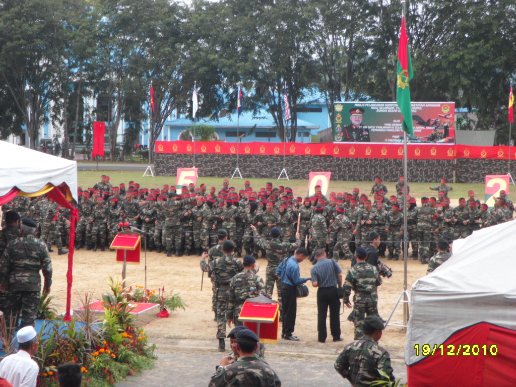 seiring dengan cogan kata berkhidmat untuk negara