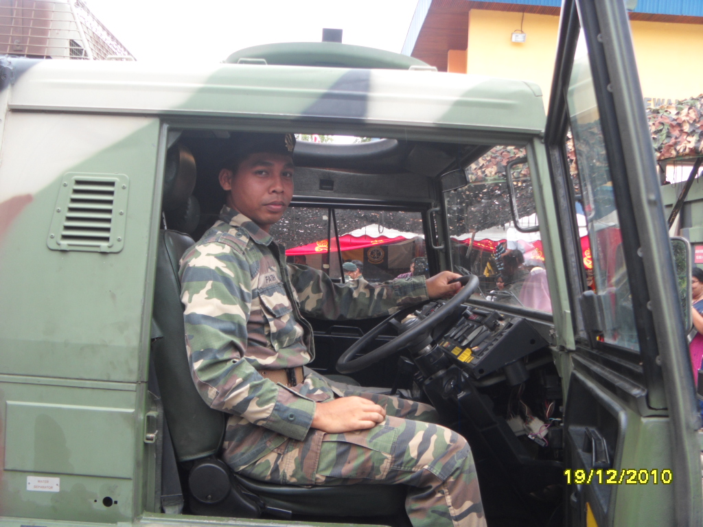 seiring dengan cogan kata berkhidmat untuk negara