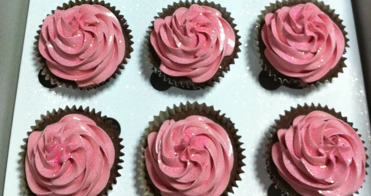 Cake in a Cup!: Pink Themed Cuppies and a Chocolate Cake