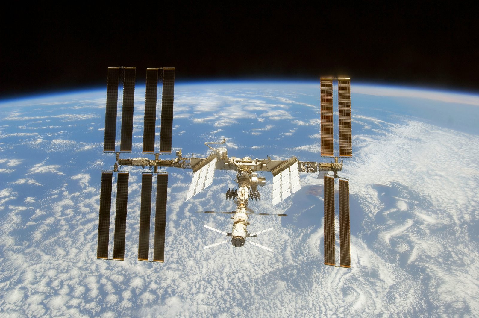 [gpw-20061021-NASA-S124-E-010006-black-space-Earth-horizon-white-clouds-blue-water-International-Space-Station-20080611-large.jpg]