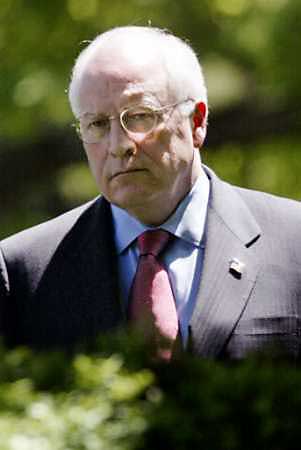 [cheney_lurking.jpg]