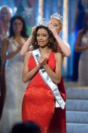 [MissUSA07Crowned.jpg]