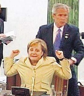 [bush_merkel+massage.jpg]