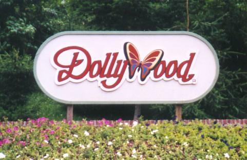 [dolly-partons-dollywood.jpg]