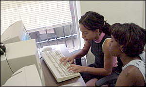 [black+women+on+computer.jpg]