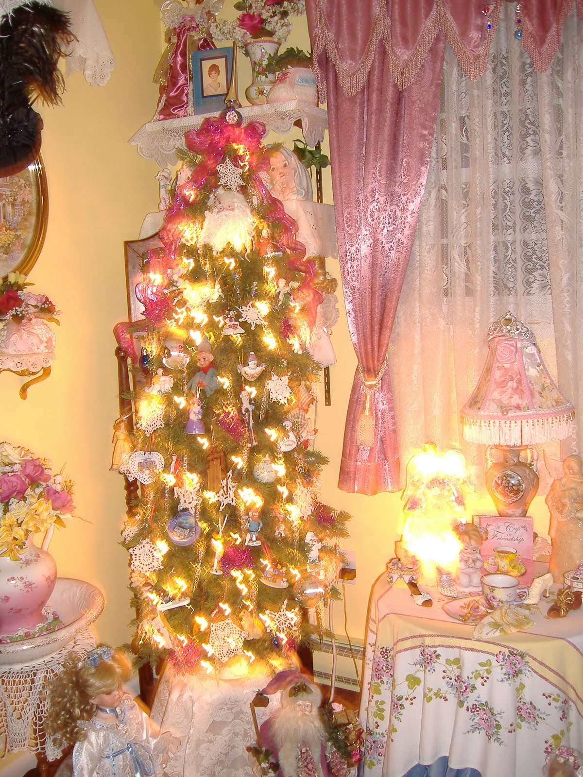 A DEBBIE-DABBLE CHRISTMAS: Country Folks Tour Part 3 And Christmas Tree # 4