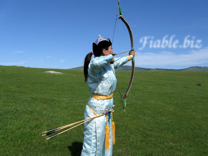Mongolian bow woman. Archère mongole. Монгол харваач.