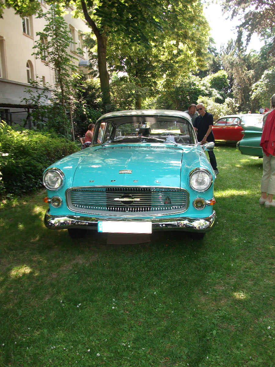 Schlüssellochkapitän: Klassikertreffen bei den Opelvillen Rüsselsheim