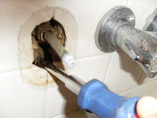 How to Be A Handyman: How to fix a leaky tub faucet