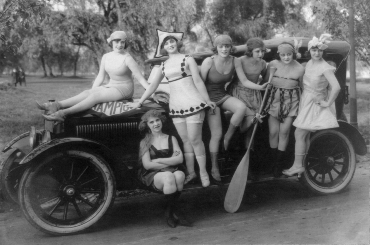 [Mack_Sennett's_bathing_beauties_posed_on_automobile.png]