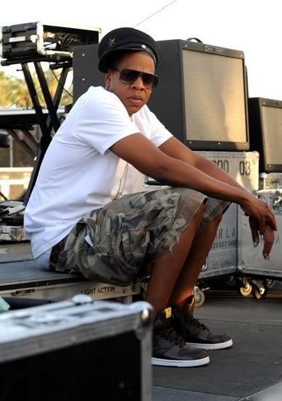 KICK GAME : Jay-Z wearing his sneakers- The Nike "RT1"