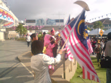 Persembahan Kibar Bendera Di hari Kemerdekaan