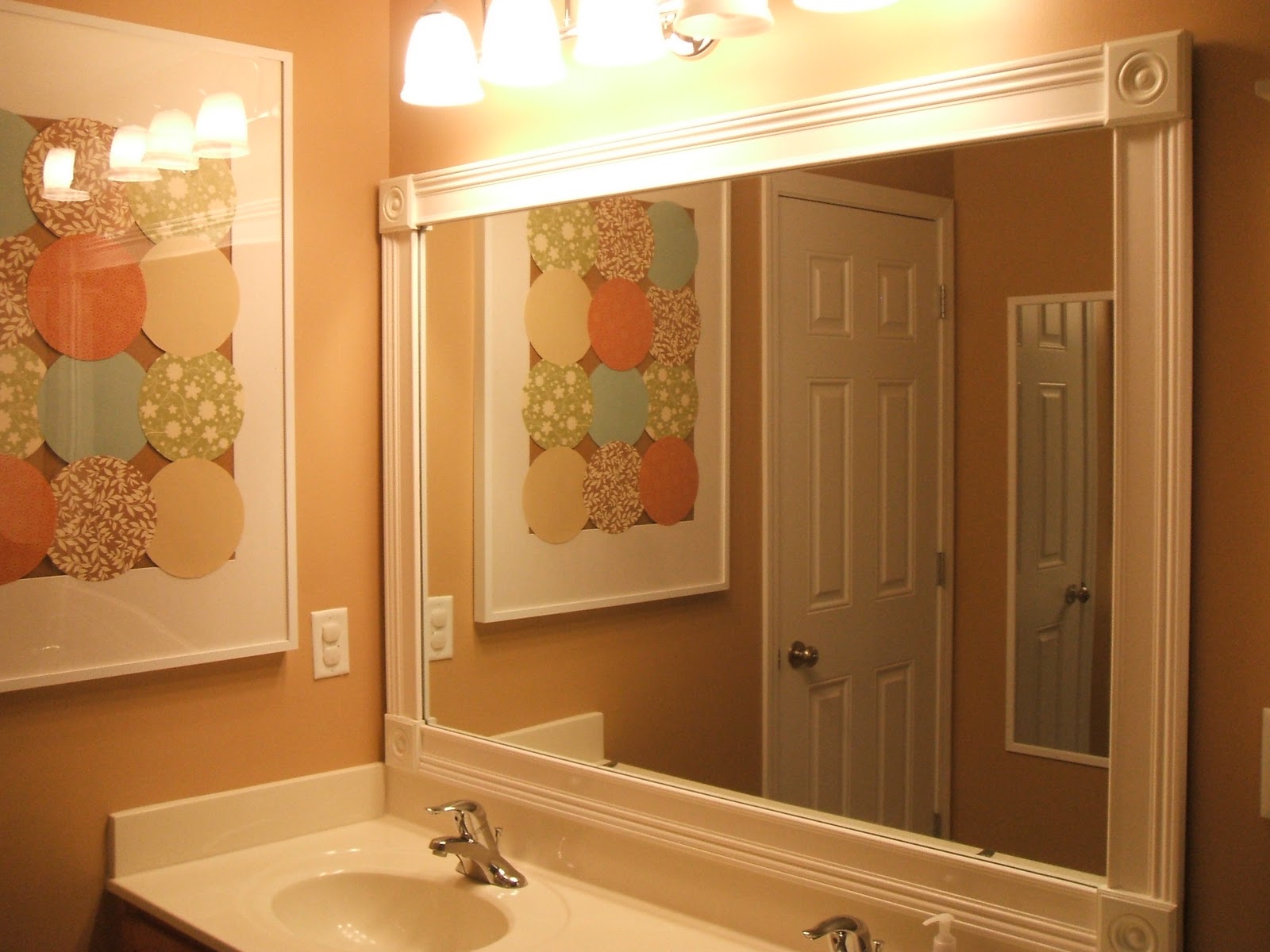 Roundabout Dress up your mirror