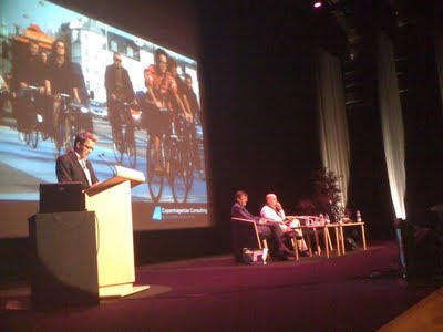 Copenhagenize/Colville-Andersen speaking at the Villes Cyclables 2009 conference in La Rochelle