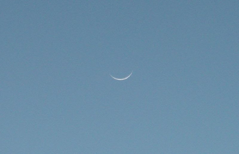 перевернутый полумесяц тату. аллат полумесяц. перевернутый месяц. перевернутый месяц кулон. перевернутый месяц.